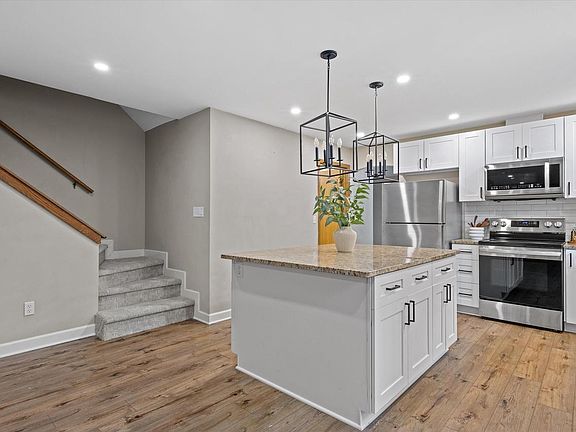 2nd image of 635 W Briarknoll COURT #637
