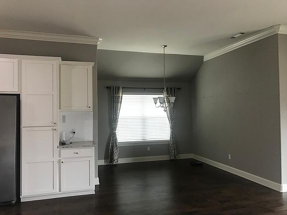 5th image of 4006 SW Hollyhock St