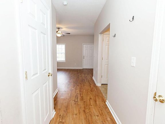 5th image of 143 Lowell Ct
