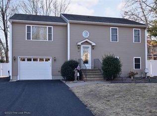 136 Bishop Hill Rd, Johnston, RI 02919