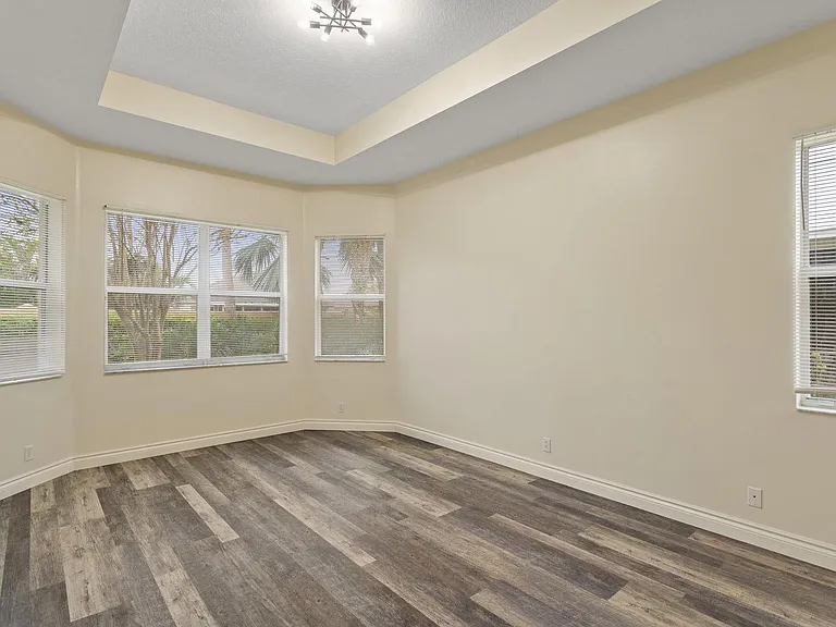 175 NW Willow Grove Ave — Photo 12