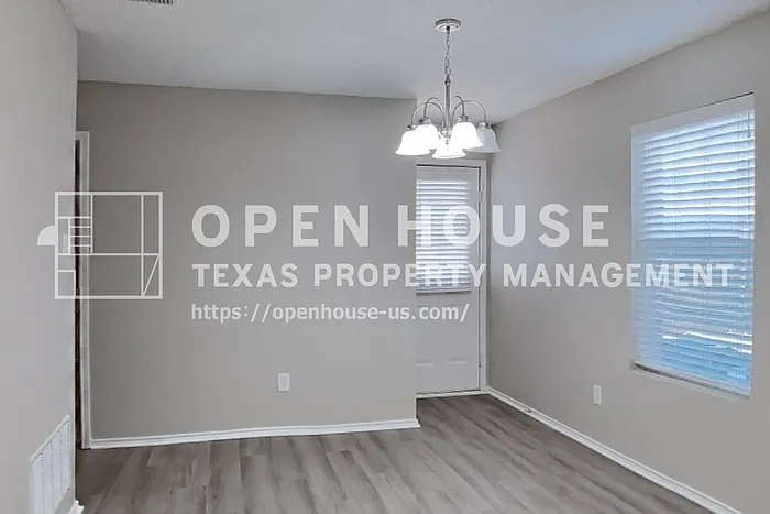 4940 Waterford Dr — Photo 7