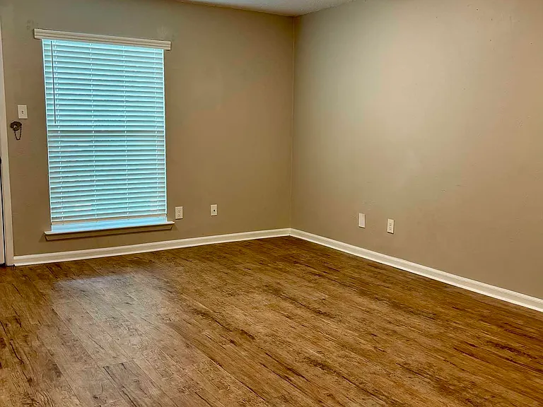 Marine Park Apartments — Photo 37