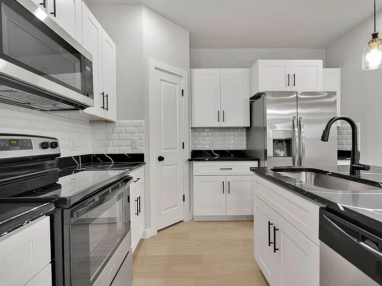 525 Dakota St — Photo 7