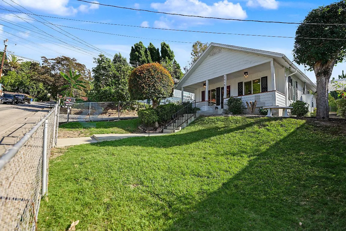 3 bed, 1100 sqft, $4,600 — Photo 2