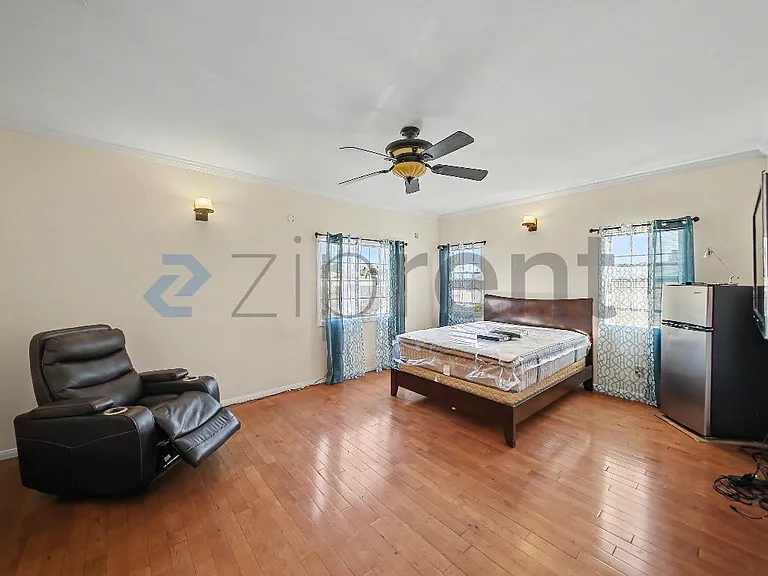 233 S Benton Way — Photo 31