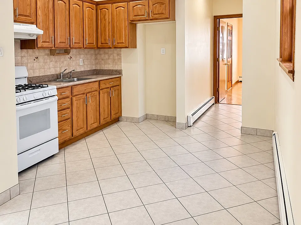 58 Pulaski St #2