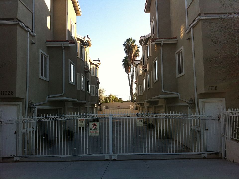 1st image of 11718 205th St Unit 2