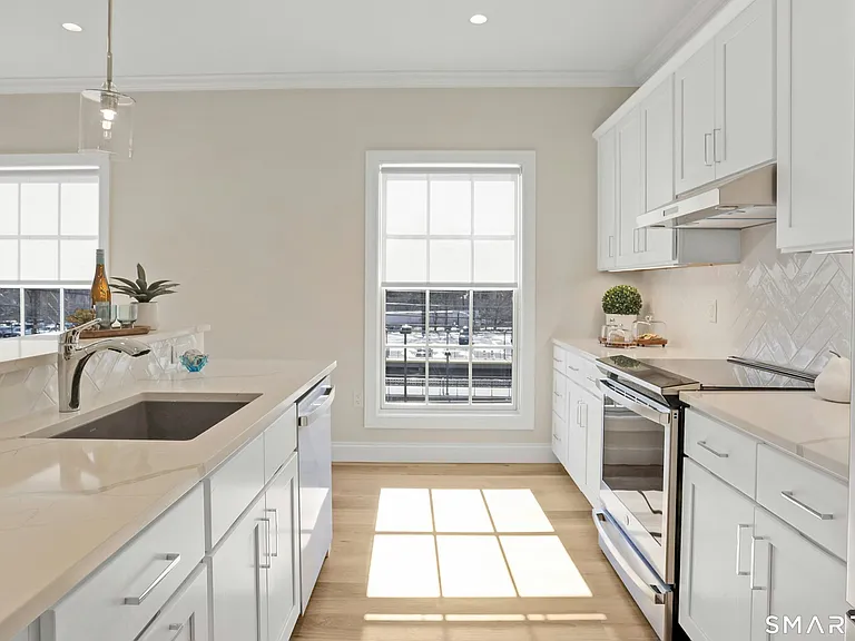 440 Heights Rd #305 — Photo 5