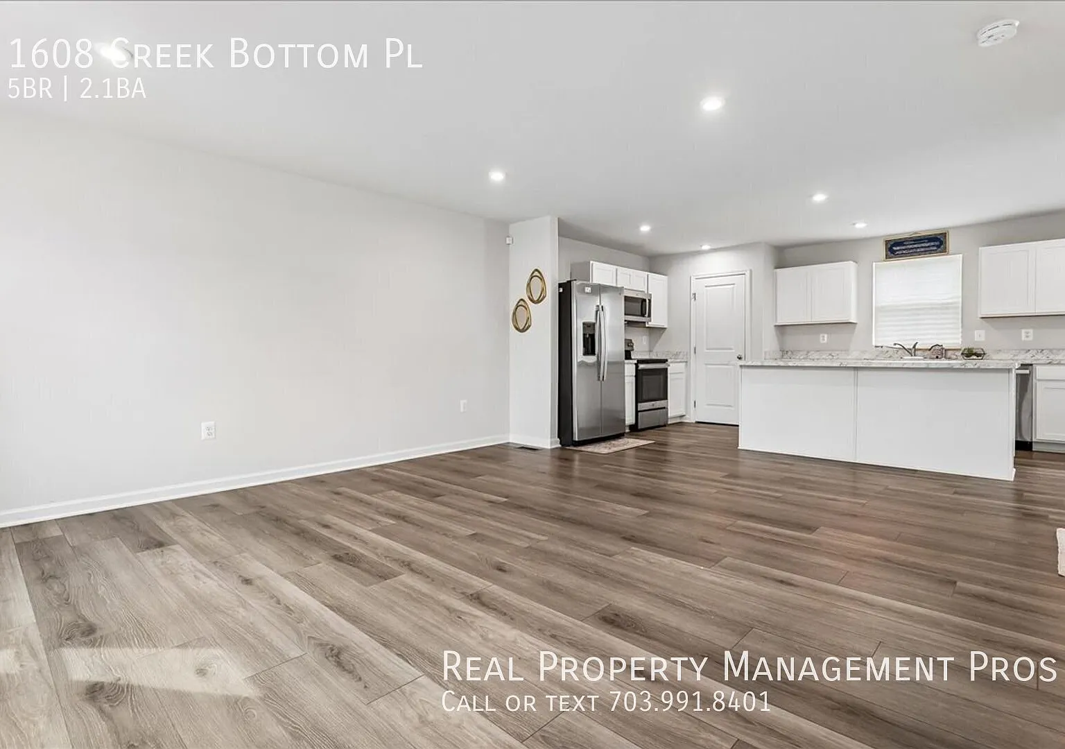 5-Bedroom Home with Loft, Deck & Open Floor Plan! — Photo 4