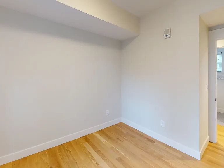 208-210 Banks St #3 — Photo 8