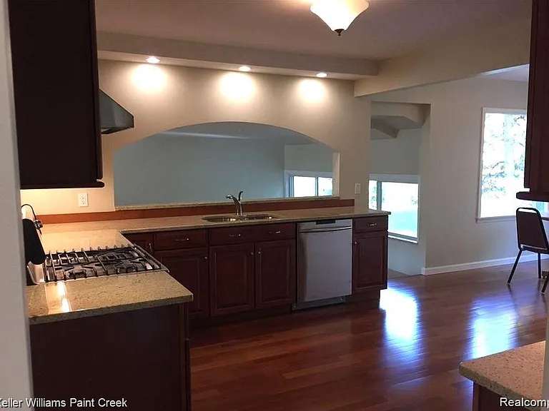 1886 Ruby Ave — Photo 3
