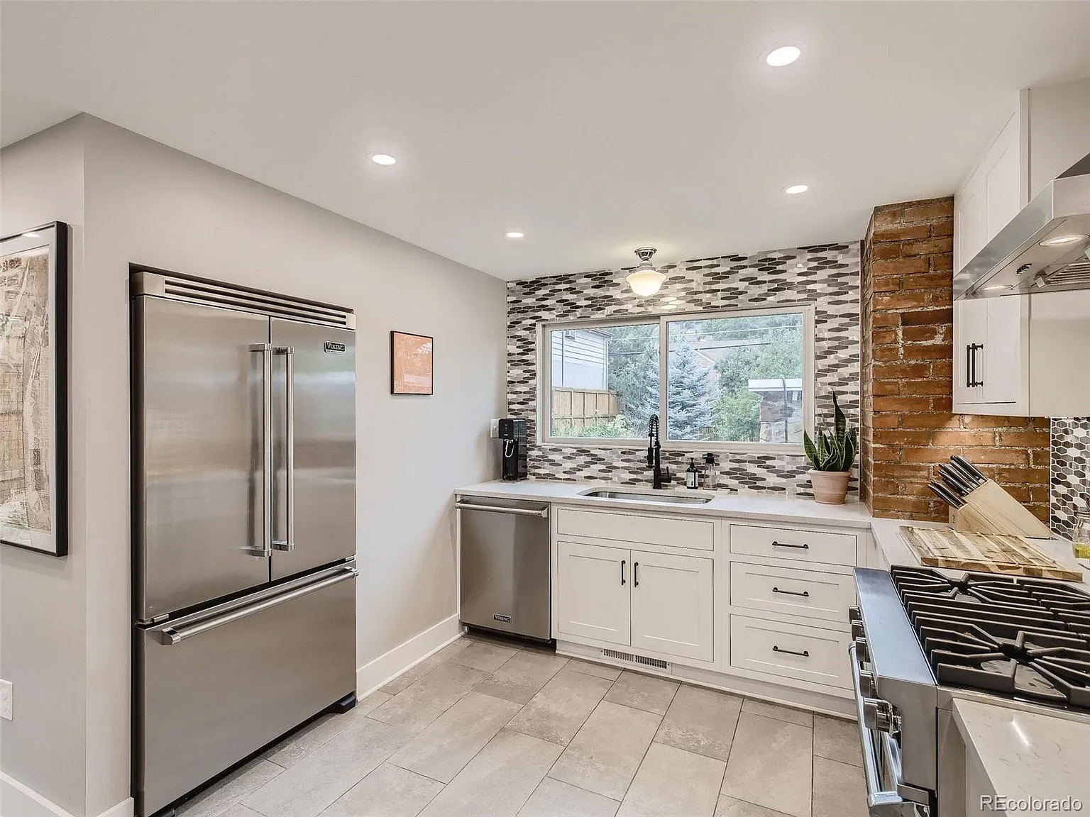 3 bed, 2.0 bath, 1521 sqft, $4,900 — Photo 3