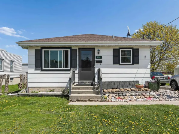 1311 S 31st St, Manitowoc, WI 54220