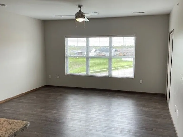 Crossing Commons Apartments — Photo 3