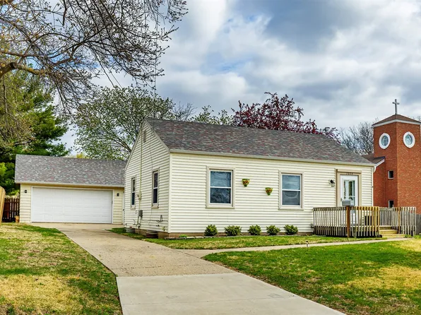 7005 Maryland Dr, Urbandale, IA 50322