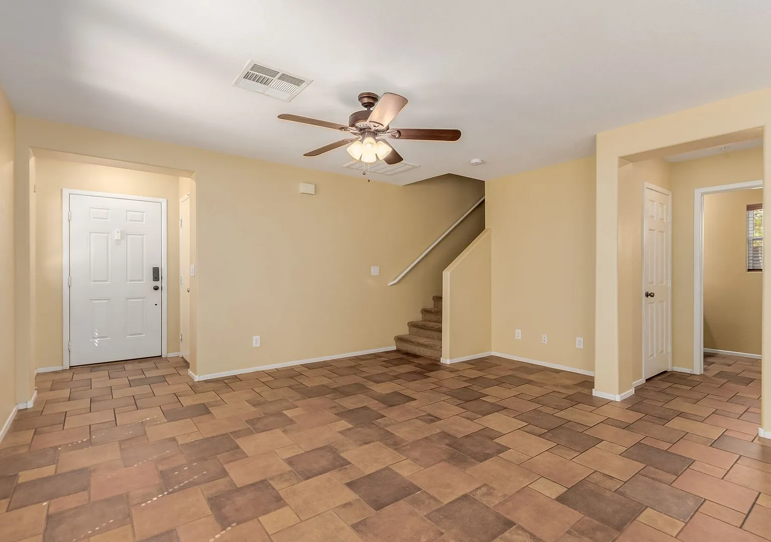 Gated 3 bedroom home in Paradise Hills Henderson — Photo 2