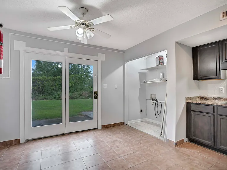 1108 Pembroke Oak Grove Rd #19 — Photo 7
