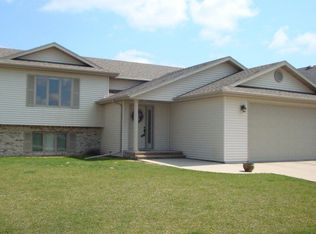 3975 S 19th St, Grand Forks, ND 58201