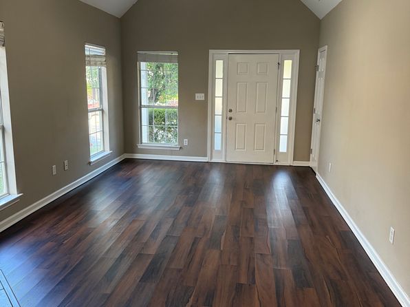 323 Forest Lakes Dr