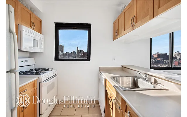 Sold by Douglas Elliman | media 10