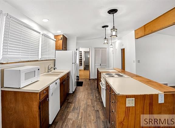 5th image of 600 Curtis St