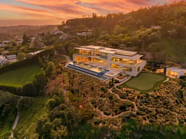 1680 Alta Mura Rd, Pacific Palisades, CA 90272