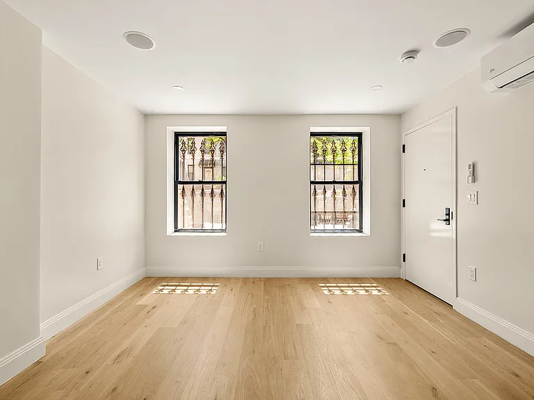 599 Van Buren St #GARDEN — Photo 3