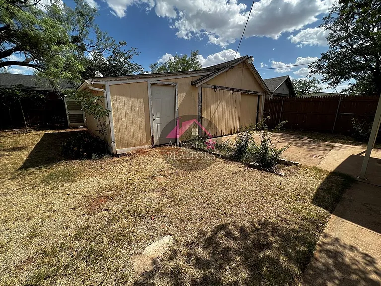 208 Lewis Front St — Photo 3