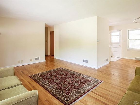 5th image of 1355 Meadow Ln