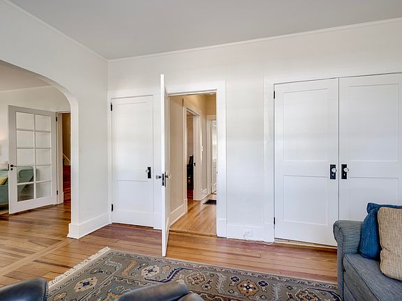 5th image of 727 Park Ave SE #0