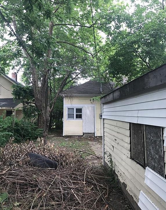2nd image of 415 Jefferson Ave