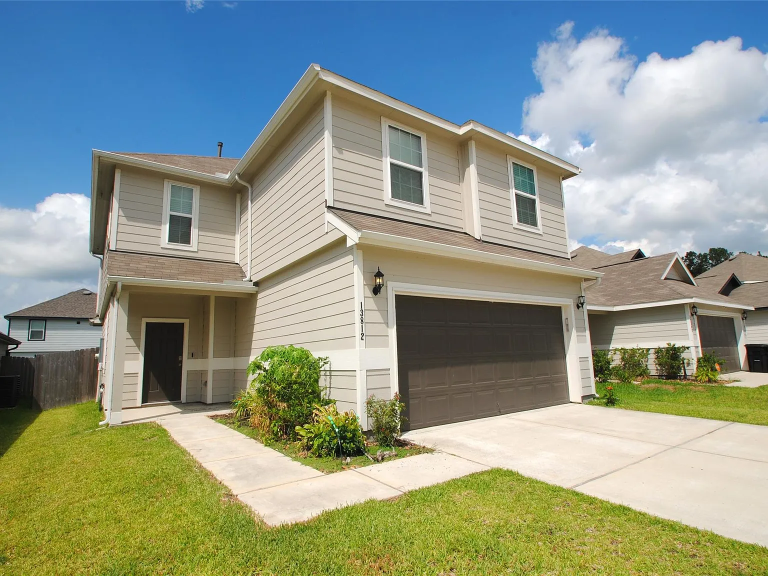 4 bed, 2.5 bath, 1956 sqft, $2,000 — Photo 4