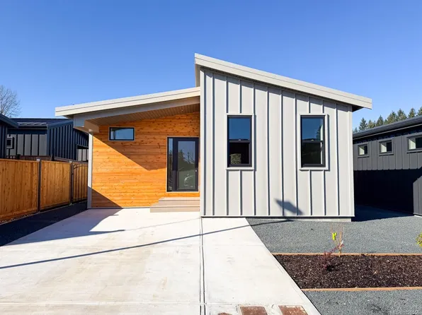 3025 Royston Rd #3, Cumberland, BC V0R 1S0