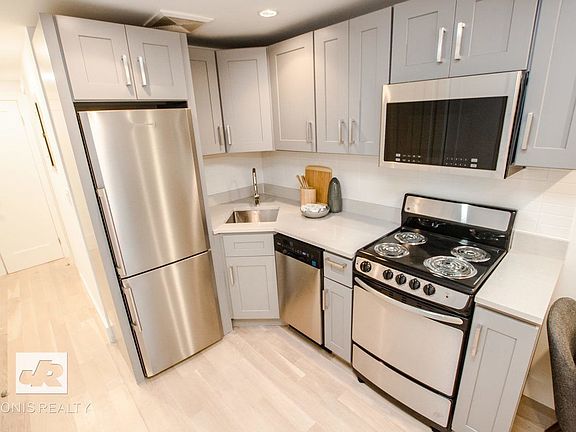 4th image of 40 Grove St APT 1B