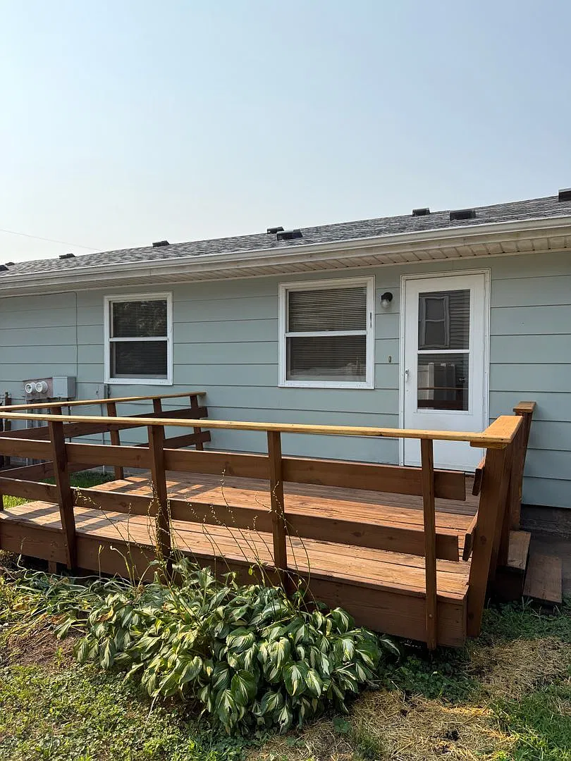 3 bed, 1000 sqft, $1,350 — Photo 2