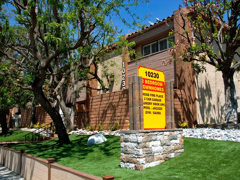 Franklin Townhomes — Photo 1