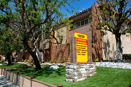 Franklin Townhomes Photo 1