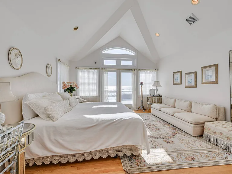 881 Dune Rd — Photo 15