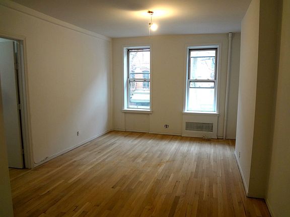 2nd image of 123 E 7th St #2