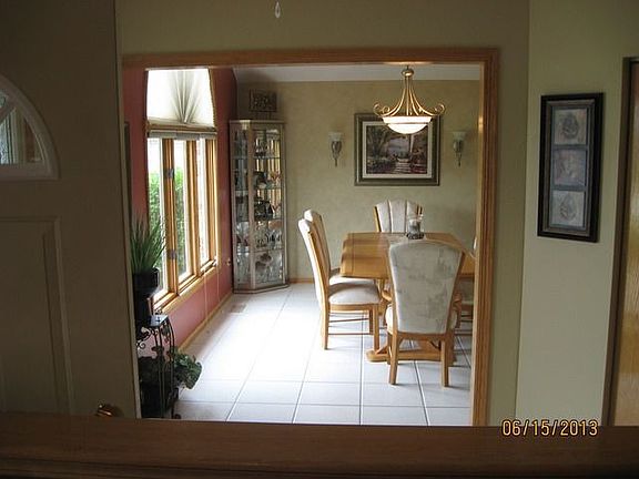 3rd image of 15555 Sayre Ave