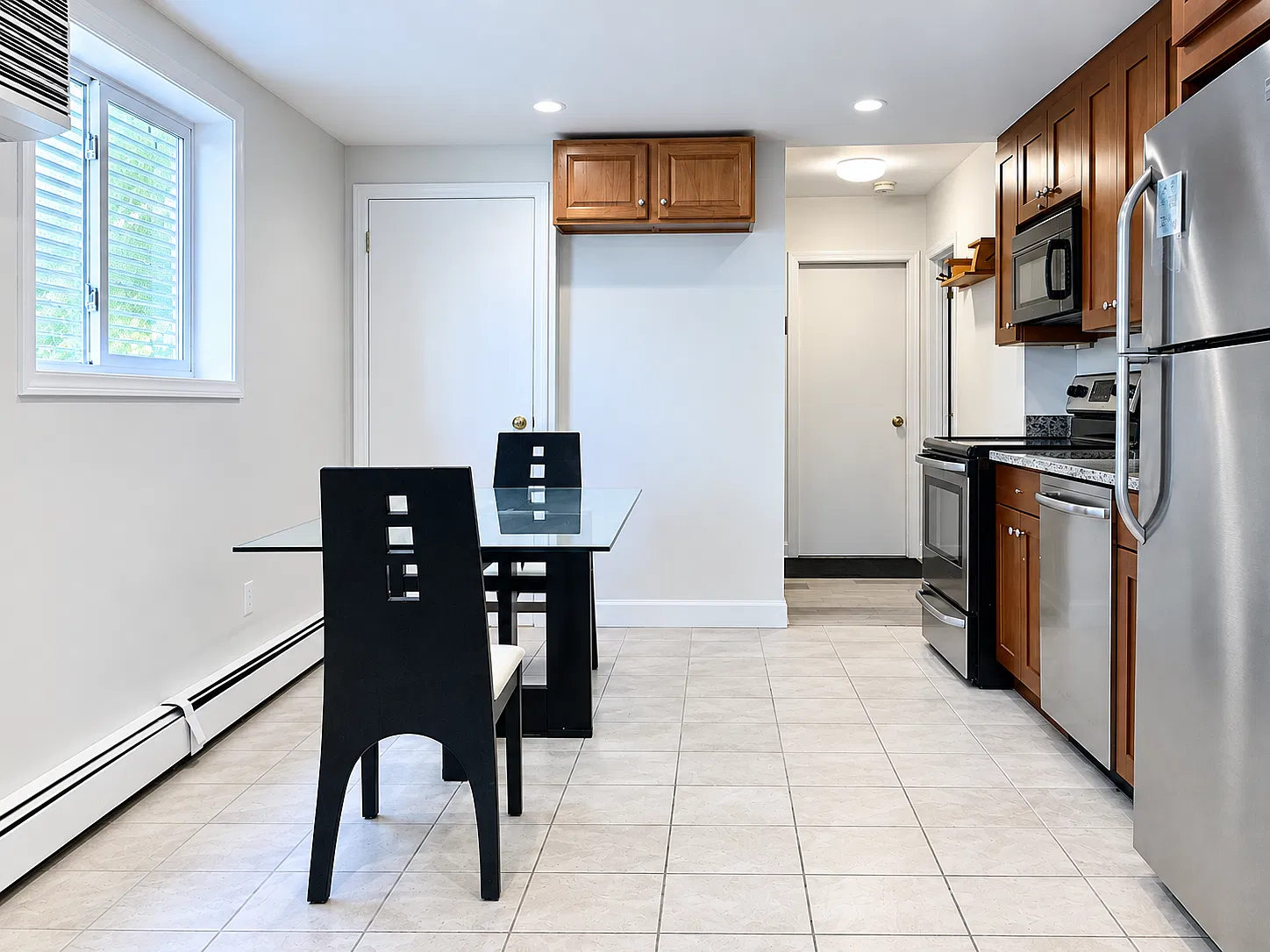 3 bed, 850 sqft, $2,900 — Photo 2