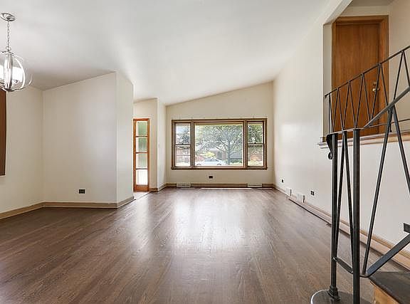 3rd image of 10025 S Minnick Ave