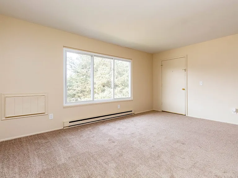445 Colonial Dr #4 — Photo 16