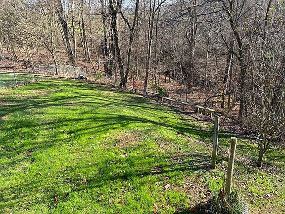 5th image of 126 Rustic Dr