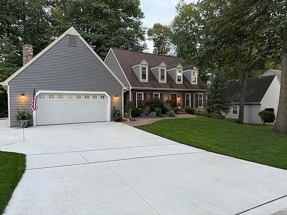 2nd image of 2075 Sandalwood Ct
