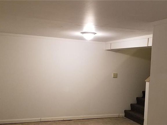 5th image of 2315 Meadow Trl