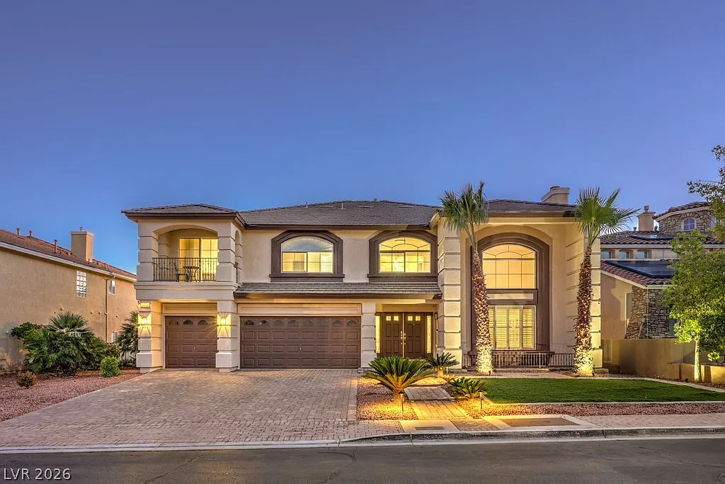 4 bed, 4.0 bath, 5327 sqft, $8,950 — Photo 1