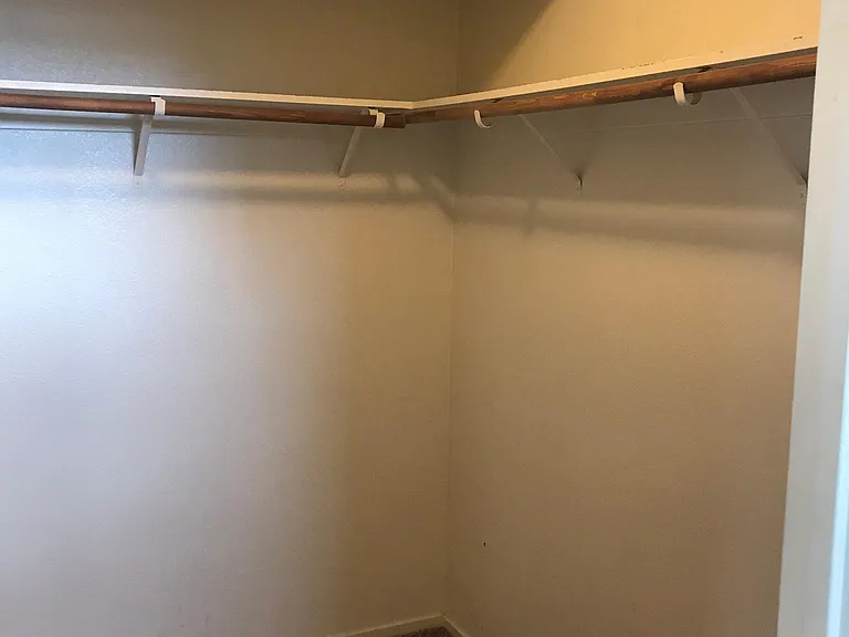 940 Laguna Ct — Photo 19