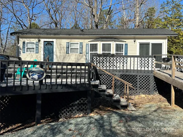 112 N Cardinal Badin Shores Dr, New London, NC 28127